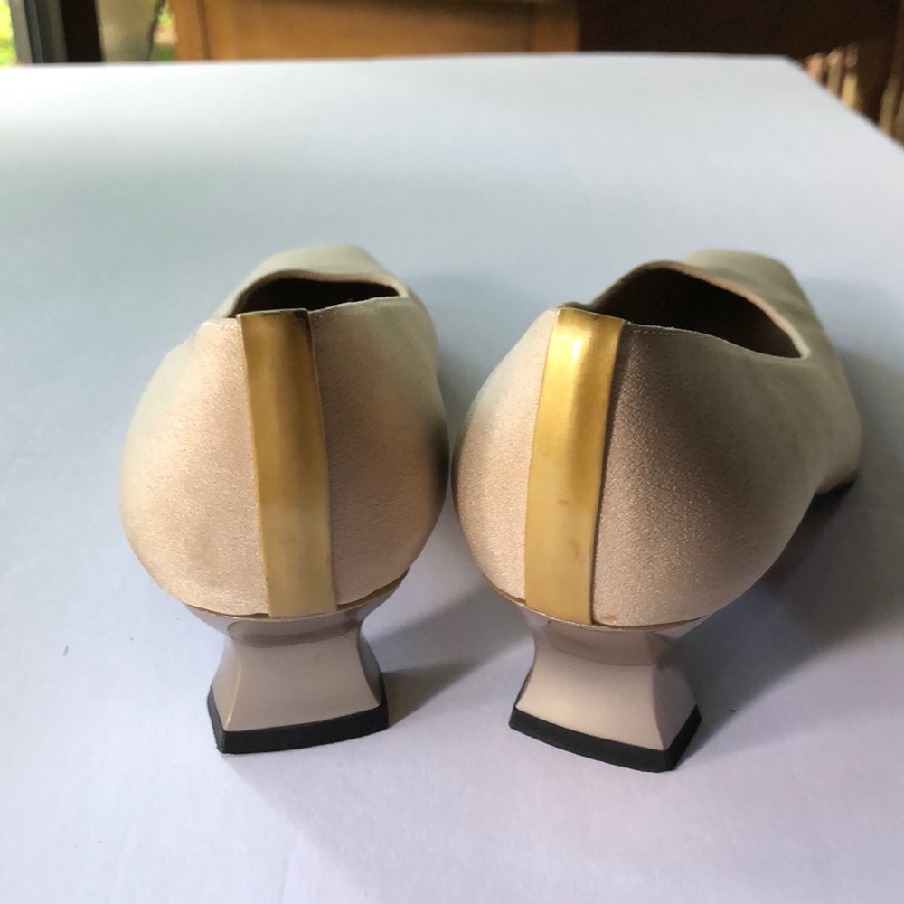 Cream Stuart Weitzman Heels With Gold Heels - image 2